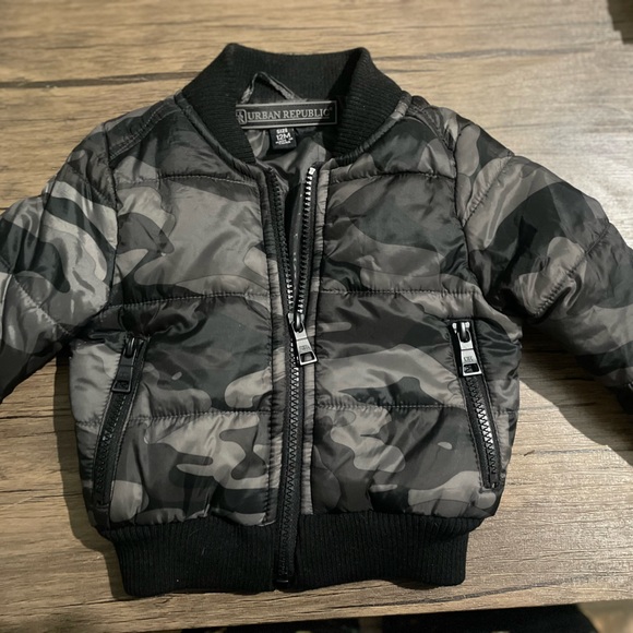 Gently used camo bomber jacket in size 12 months - Picture 4 of 4